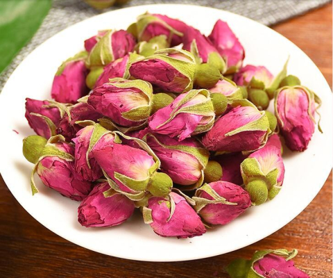 dried rose bud 